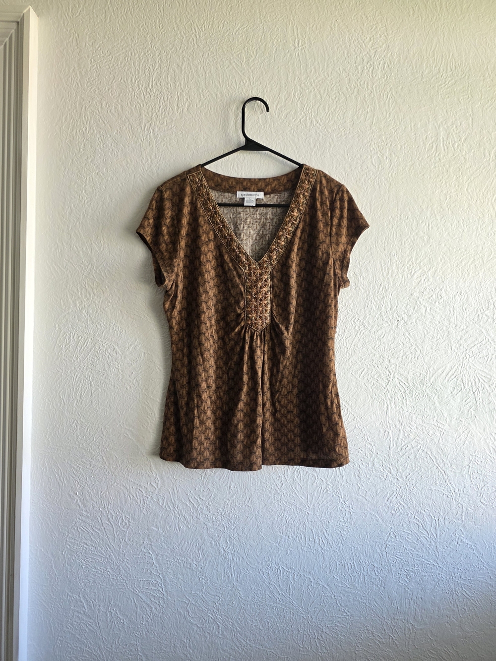 Liz Claiborne Brown Patterned V-Neck Short Sleeve Tunic With Embellishments